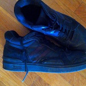 Am selling a shoes size 12